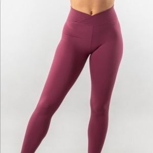 ALPHALETE SURFACE PATH LEGGINGS